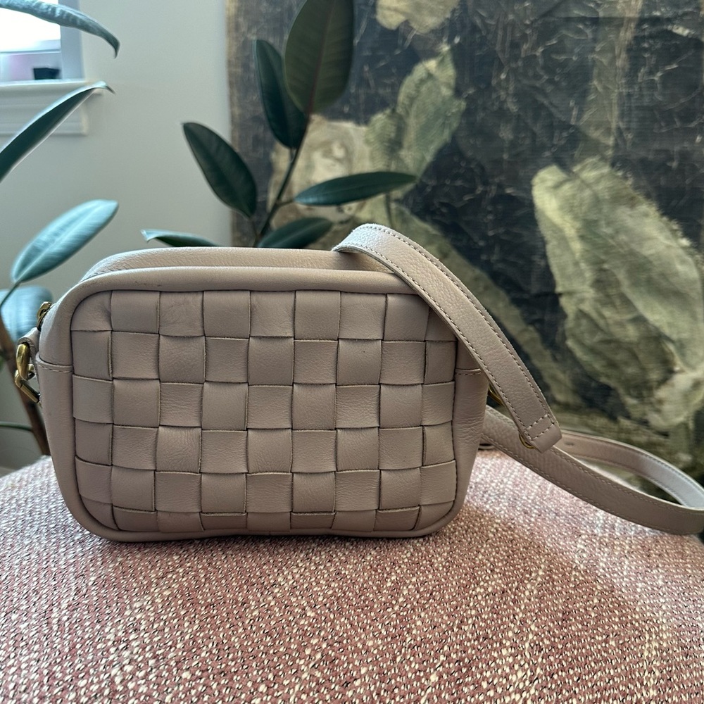 Madewell Transport Camera Bag: Woven Edition in Pale Lilac